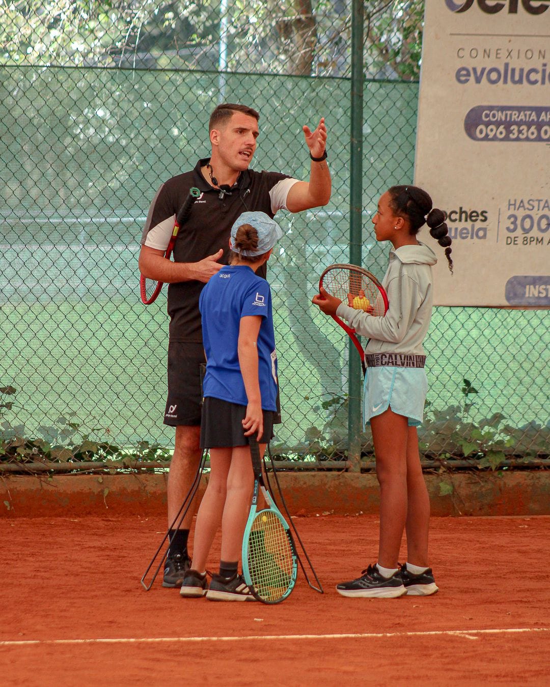 Pepe Demi en la pista de tenis